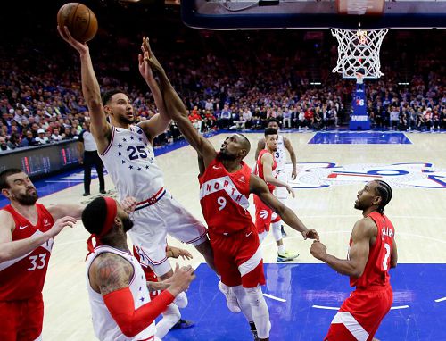 20年传奇之路：勒布朗·詹姆斯从状元秀到NBA历史巨星  